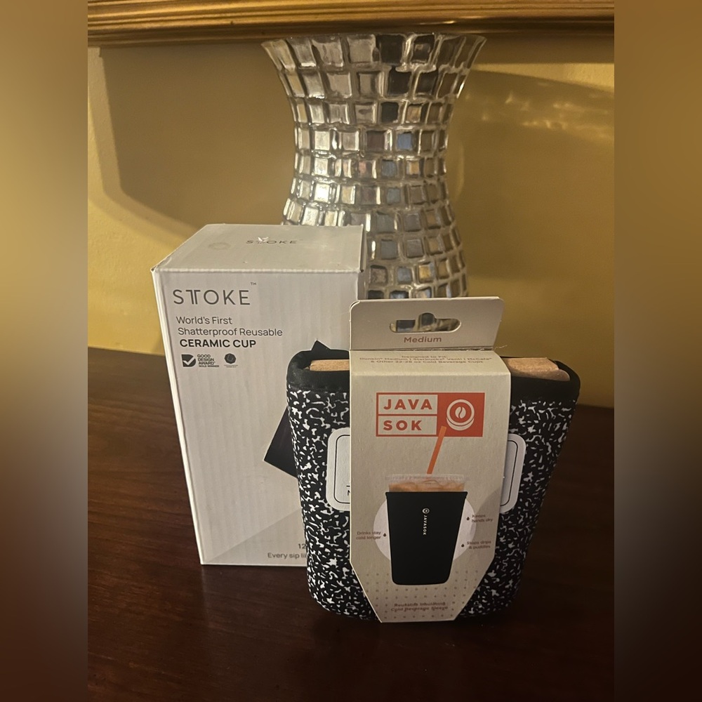 Java Sok Black Reusable Sleeve Size:M Black &White speckled & STTOKE CERAMIC CUP